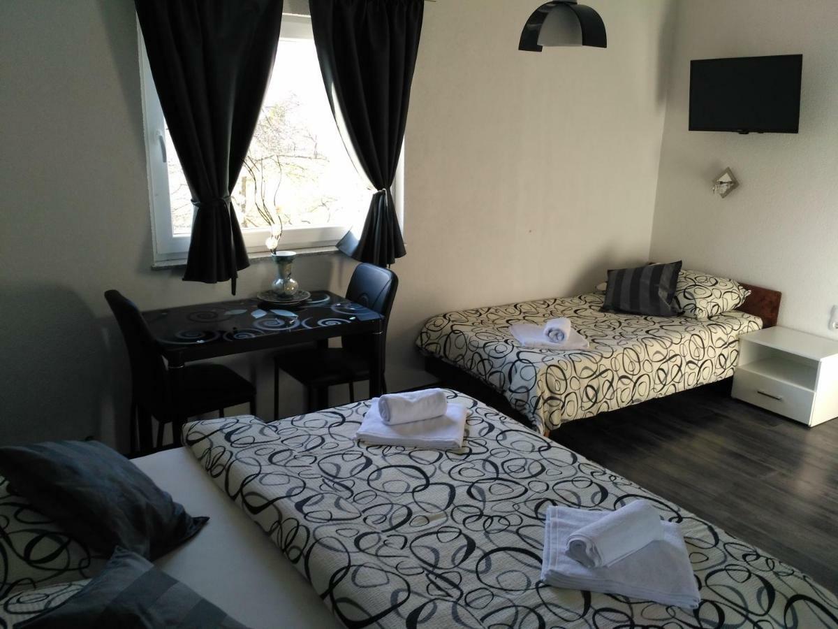 Guest House First Stop Rakovica Extérieur photo