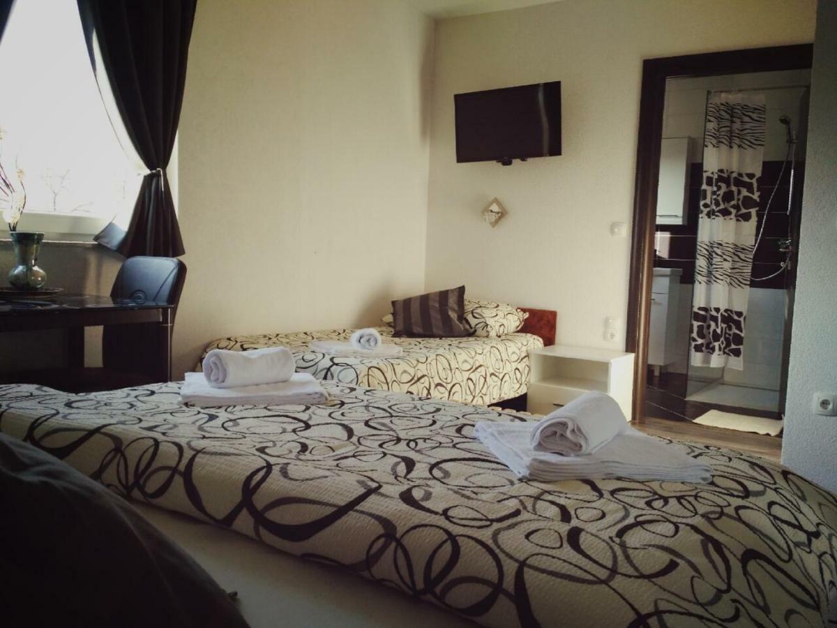 Guest House First Stop Rakovica Extérieur photo
